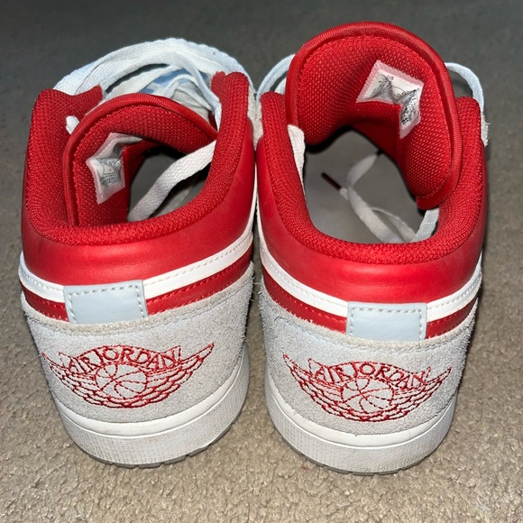 Nike Air Jordan 1 Low SE ‘Light Smoke Grey Gym Red’ - Picture 4 of 5